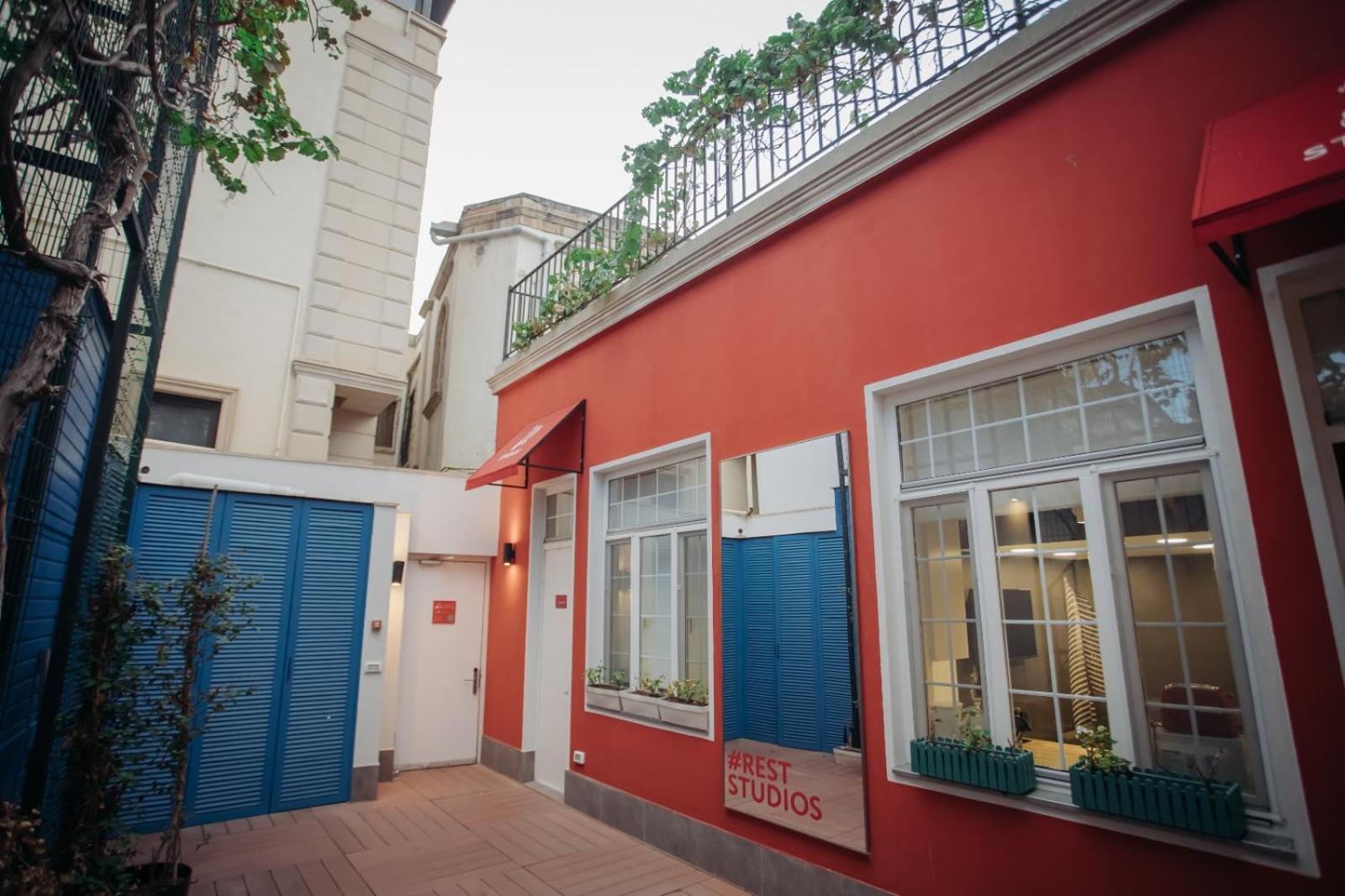 R Studios Old Baku Luaran gambar
