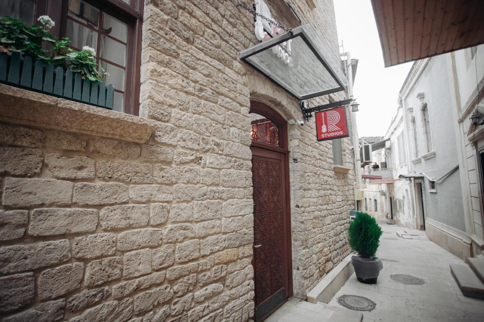R Studios Old Baku Luaran gambar
